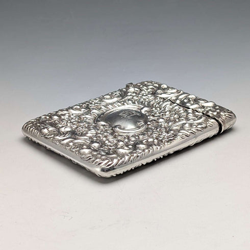 1903年 英国アンティーク 浮き彫り彫刻 純銀製カードケース 81g William Neale
Tarjetero de plata de ley con relieve, antigüedad británica de 1903, 81 g, William Neale