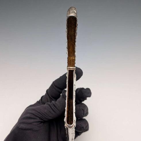 1903年 英国アンティーク 浮き彫り彫刻 純銀製カードケース 81g William Neale
Tarjetero de plata de ley con relieve, antigüedad británica de 1903, 81 g, William Neale