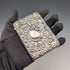 1903年 英国アンティーク 浮き彫り彫刻 純銀製カードケース 81g William Neale
Tarjetero de plata de ley con relieve, antigüedad británica de 1903, 81 g, William Neale
