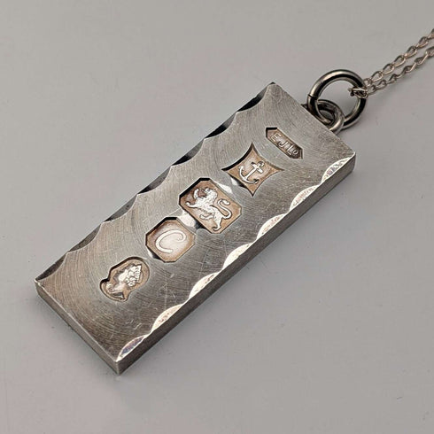Colgante de lingote de plata de ley vintage británico de 1977 conmemorativo del Jubileo, con cadena de plata de ley, peso total 30,3 g
