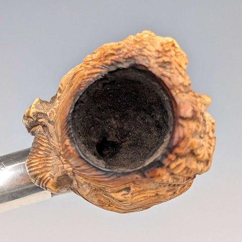 Pipa de fumar de espuma de mar, hecha en el Reino Unido en 1915, con talla a mano de figura femenina y ornamentos de plata de ley.