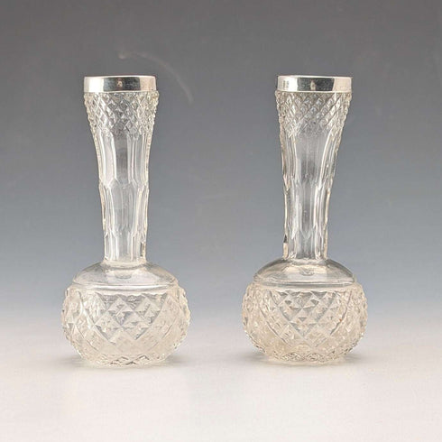 Pareja de jarrones pequeños de una sola flor, cristal tallado y plata de ley, antigüedades británicas de 1897