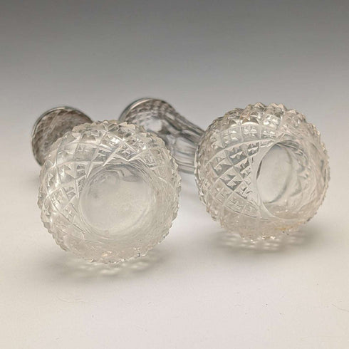 Pareja de jarrones pequeños de una sola flor, cristal tallado y plata de ley, antigüedades británicas de 1897
