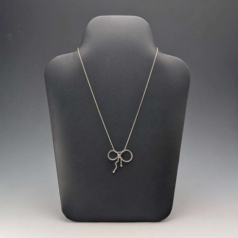 Colgante de plata esterlina con diseño de lazo, vintage británico, con cadena de plata esterlina.