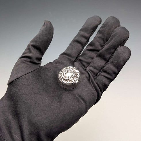 1899年 英国アンティーク 純銀製 小型ピルケース 5.9g M Bros