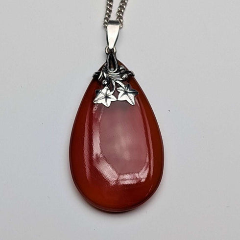 Colgante vintage de piedra roja en forma de gota con cadena