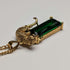 Colgante vintage de pantera en plata de ley dorada con piedra verde