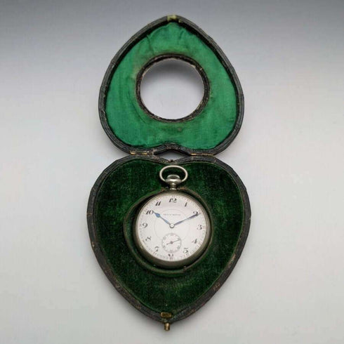 Soporte para reloj de bolsillo de plata esterlina victoriano con forma de corazón, Inglaterra, circa 1899, con reloj de bolsillo REVUE