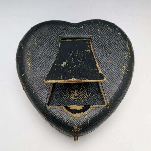 Soporte para reloj de bolsillo de plata esterlina victoriano con forma de corazón, Inglaterra, circa 1899, con reloj de bolsillo REVUE