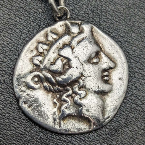 Cadena Albert de plata esterlina (plata 925) antigua inglesa, hacia 1900, 62 g, con colgante de moneda romana de plata