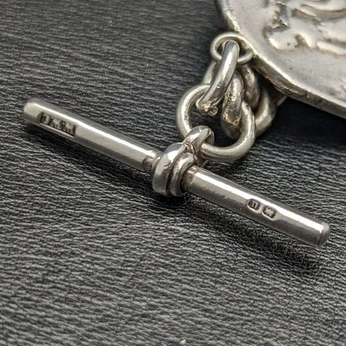 Cadena Albert de plata esterlina (plata 925) antigua inglesa, hacia 1900, 62 g, con colgante de moneda romana de plata