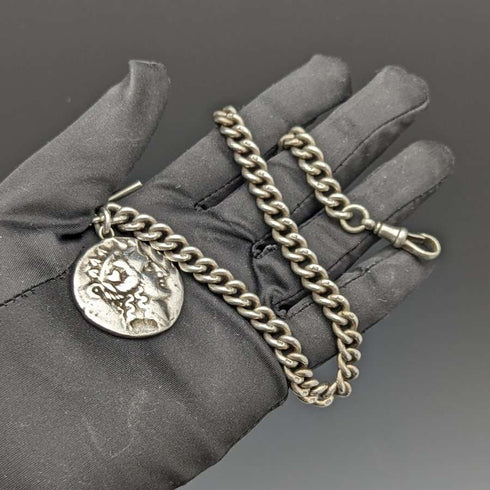 Cadena Albert de plata esterlina (plata 925) antigua inglesa, hacia 1900, 62 g, con colgante de moneda romana de plata