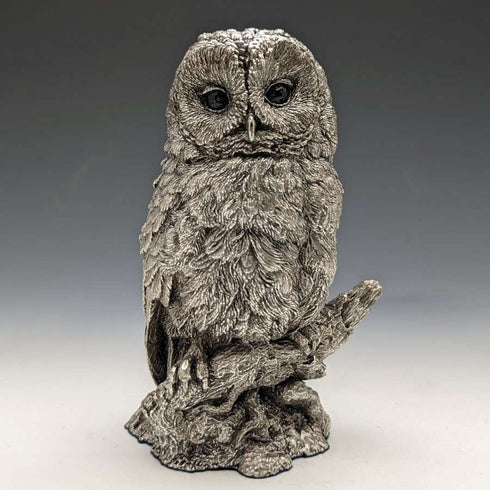 Figura de búho esculpida con baño de plata pura, 385g, Country Artists, Reino Unido