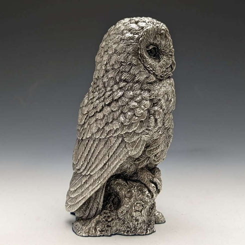 Figura de búho esculpida con baño de plata pura, 385g, Country Artists, Reino Unido