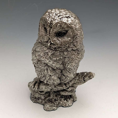 Figura de búho esculpida con baño de plata pura, 385g, Country Artists, Reino Unido