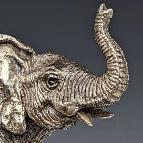 Escultura de pequeño elefante chapada en plata, 277 g, Country Artists, Reino Unido