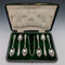 Hacia 1916, juego de 6 cucharillas de té y pinzas para azúcar de plata de ley (925) antigua inglesa, en estuche, de Walker & Hall