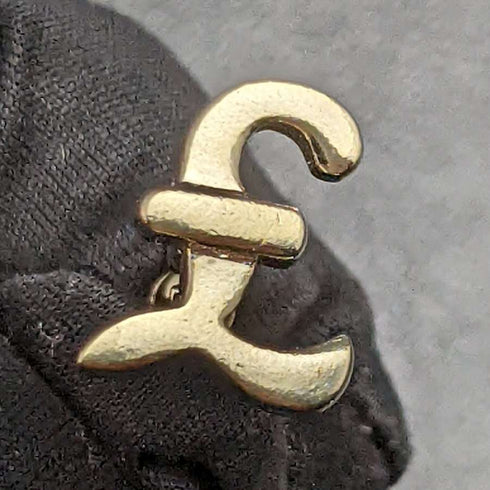 Gemelos de plata de ley (sterling silver) fabricados en el Reino Unido con baño de oro y diseño de libra esterlina