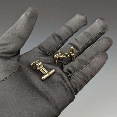 Gemelos de plata de ley (sterling silver) fabricados en el Reino Unido con baño de oro y diseño de libra esterlina