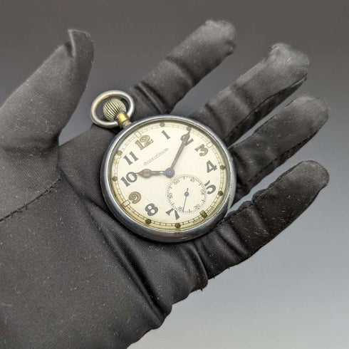 Reloj de bolsillo militar británico de la Segunda Guerra Mundial, Jaeger-LeCoultre Broad Arrow, vintage de alrededor de 1940, en buen estado de funcionamiento.