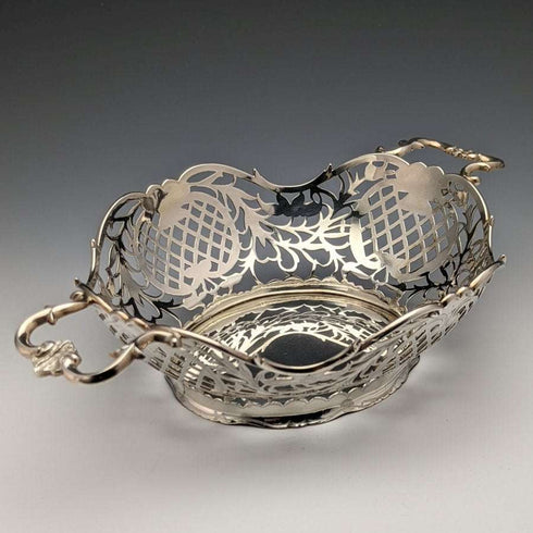 Cesta de plata de ley antigua británica de 1892 con decoración calada detallada, 218 g