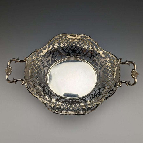 Cesta de plata de ley antigua británica de 1892 con decoración calada detallada, 218 g