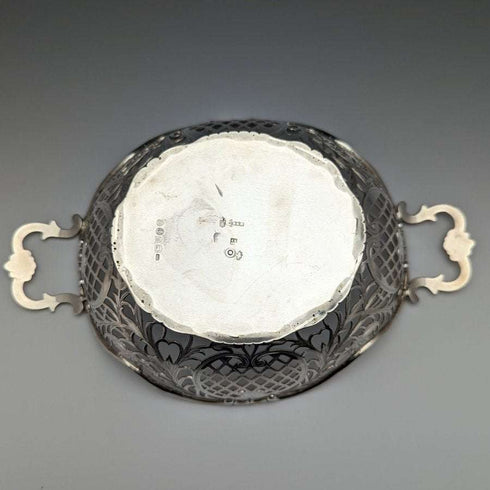Cesta de plata de ley antigua británica de 1892 con decoración calada detallada, 218 g