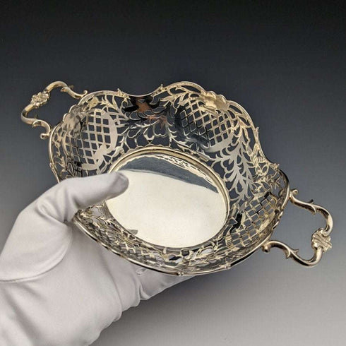 Cesta de plata de ley antigua británica de 1892 con decoración calada detallada, 218 g