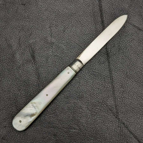 Navaja plegable antigua británica de 1897, mango de nácar, hoja de plata esterlina