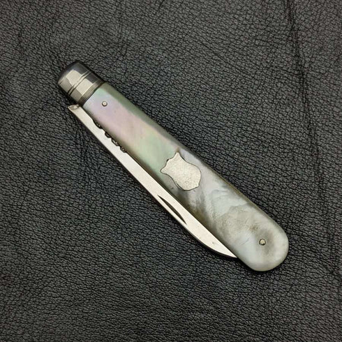 Navaja plegable antigua británica de 1897, mango de nácar, hoja de plata esterlina