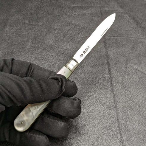 Navaja plegable antigua británica de 1897, mango de nácar, hoja de plata esterlina