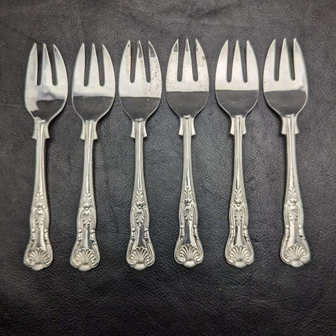 Set of 6 British vintage silver plated forks in a case