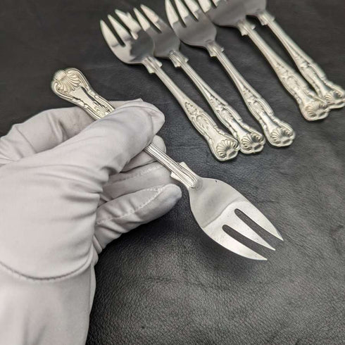 Set of 6 British vintage silver plated forks in a case