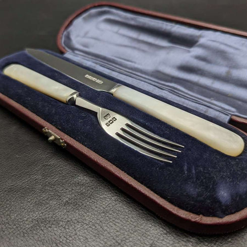 1915年 英国アンティーク フルーツカトラリーセット 純銀ブレード 白蝶貝ハンドル BOX入り①