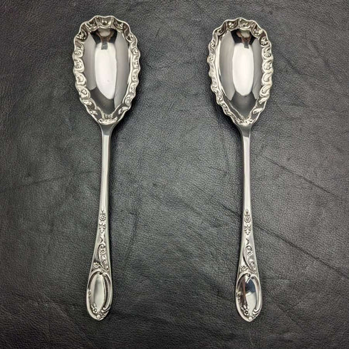 Par de cucharas de servir de plata chapada, antigüedades británicas, en estuche