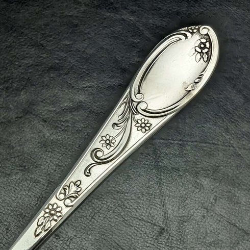 Par de cucharas de servir de plata chapada, antigüedades británicas, en estuche