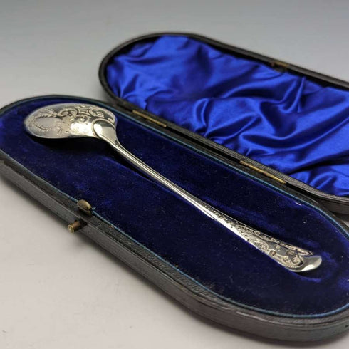 1894年 英国アンティーク 純銀製スプーン 細密彫刻 ケース入