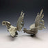 Pareja de figuras de gallo de peltre vintage británico