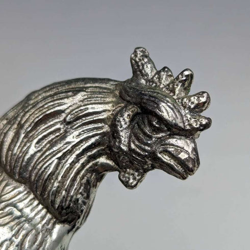 Pareja de figuras de gallo de peltre vintage británico