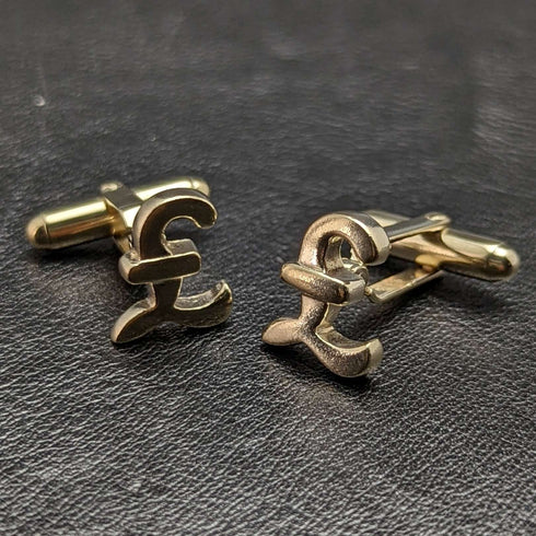 Gemelos de plata de ley (sterling silver) fabricados en el Reino Unido con baño de oro y diseño de libra esterlina