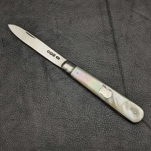 Navaja plegable antigua británica de 1897, mango de nácar, hoja de plata esterlina