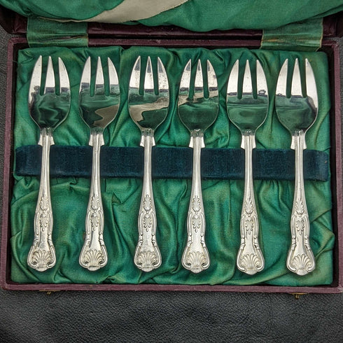 Set of 6 British vintage silver plated forks in a case