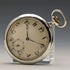 Reloj de bolsillo suizo antiguo, caja de plata grabada, esfera abierta, esfera de papel, en funcionamiento.