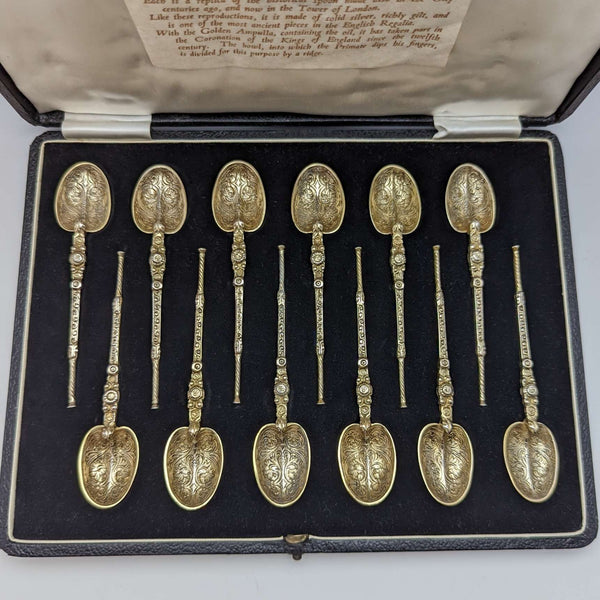 Juego de 12 cucharas de unción de plata esterlina, vintage británico de 1936, en estuche.