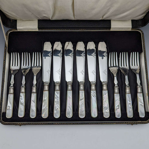 Juego de 6 cubiertos de postre vintage británicos de 1930 con mango de nácar, en estuche de cuero