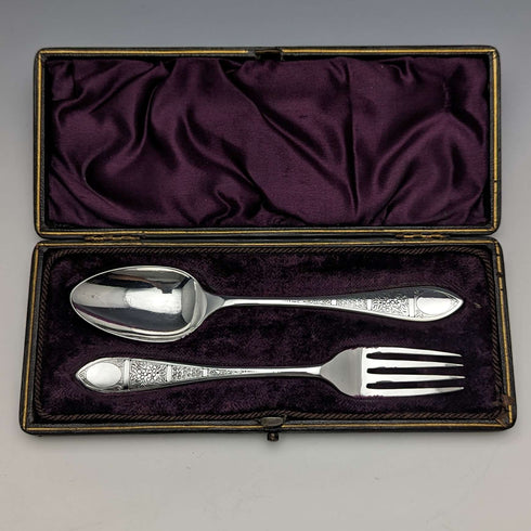 Juego de cubiertos de bautizo de plata chapada, antigüedad inglesa de 1899, en su estuche
