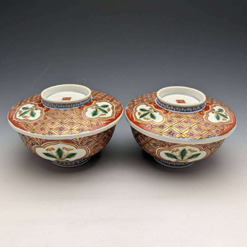 Antigüedad japonesa, periodo Meiji, cuencos con tapa de porcelana Imari, par