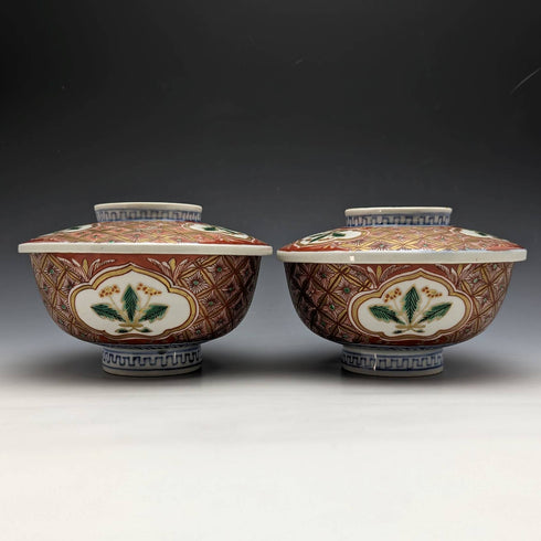 Antigüedad japonesa, periodo Meiji, cuencos con tapa de porcelana Imari, par