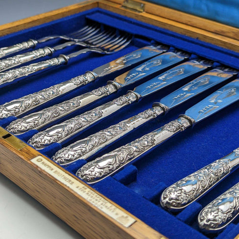 Juego de 5 pares de cubiertos para pescado de plata chapada, antigüedades británicas de alrededor de 1860, en caja de madera