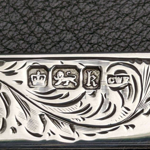 Navaja plegable de plata de ley con mango de nácar, grabada, Reino Unido, 1902.